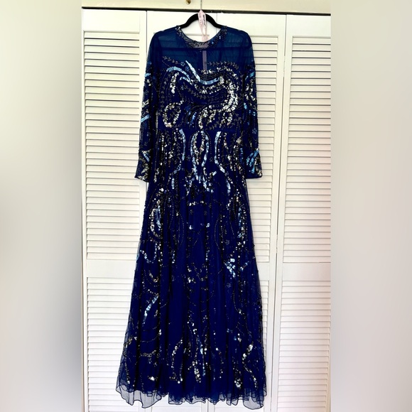 NWT Mac Duggal Embellished 5217 Long
Sleeve Gown 8 - Picture 5 of 11